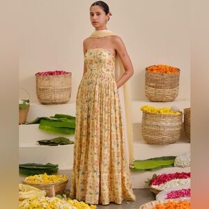 Chic Strapless Floral Dress in Yellow